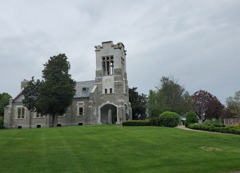 Chapel Hill Gardens West Funeral Home & Cremation Services