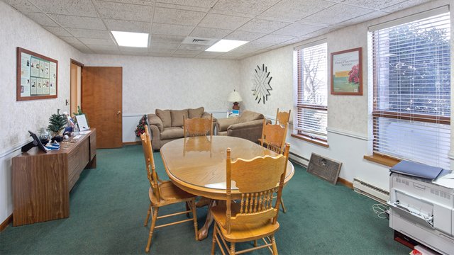 Parklawns Funeral Home, Memorial Gardens & Mausoleum