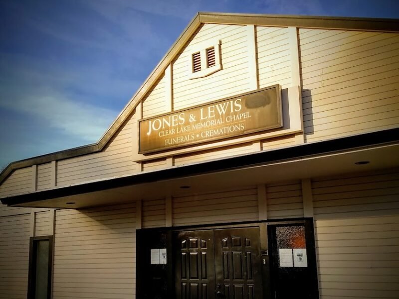 Jones & Lewis Clear Lake Memorial Chapel