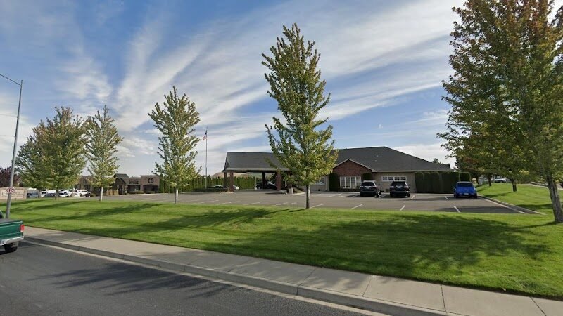 Einan's at Hillcrest - Kennewick