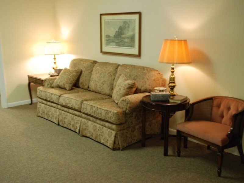 Lunn's Colonial Funeral Home