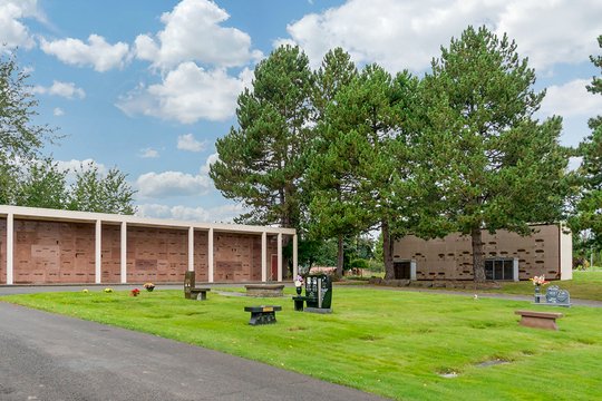 Riverton Crest Cemetery